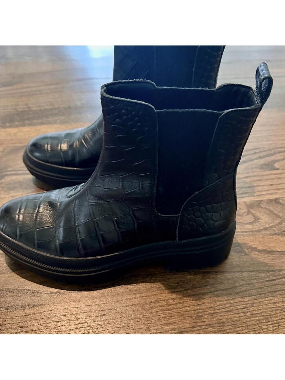 LUCKY BR Women's Black Croco Chelsea At Sides Emali Almond Boots Size 40 US 9 - Picture 3 of 7